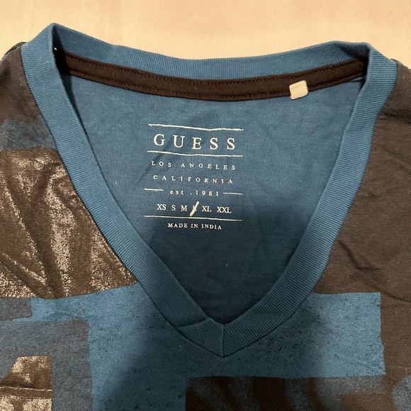 Men’s Guess T-Shirt - Picture 2 of 3